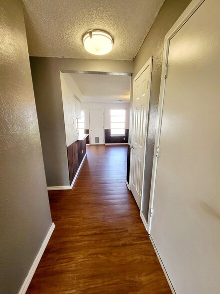 Building Photo - 4016 Eastridge Dr