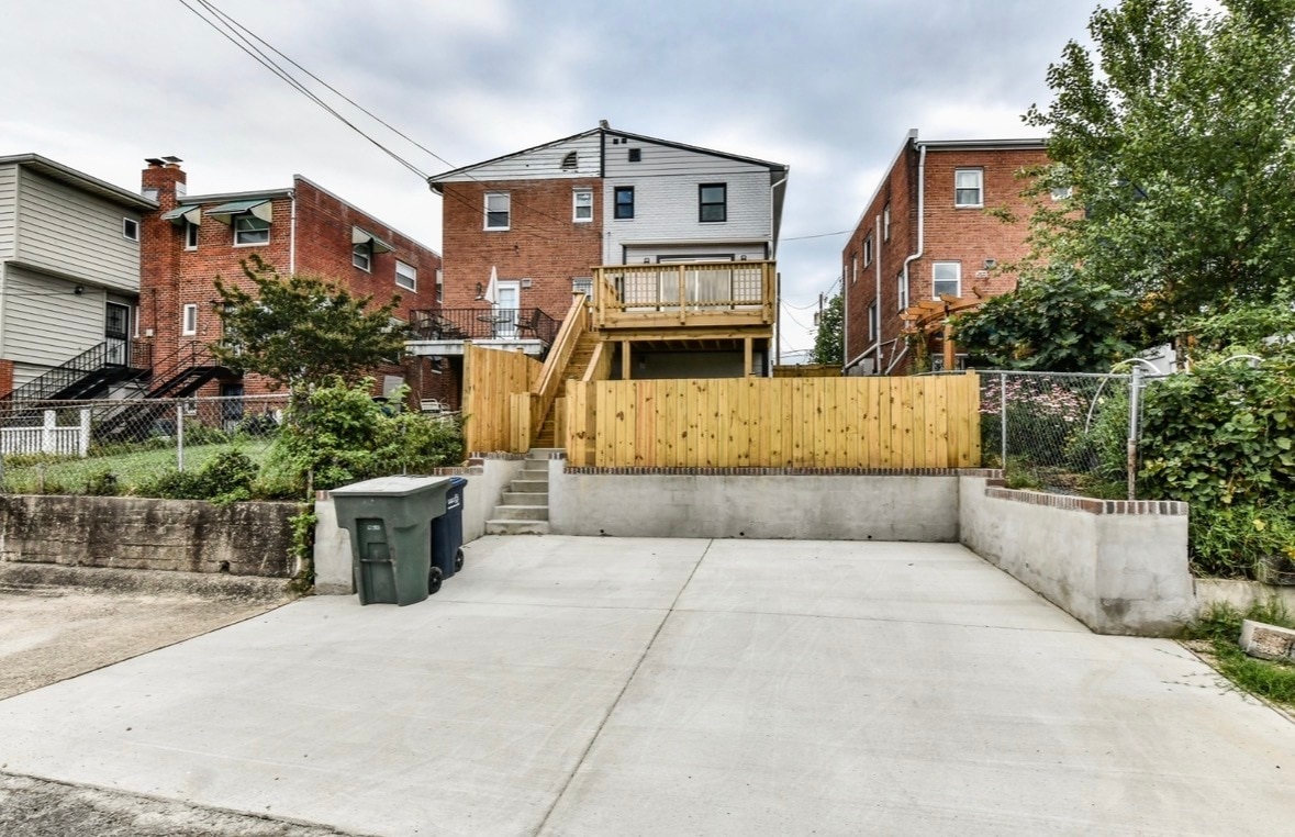 Building Photo - 5352 Chillum Pl NE