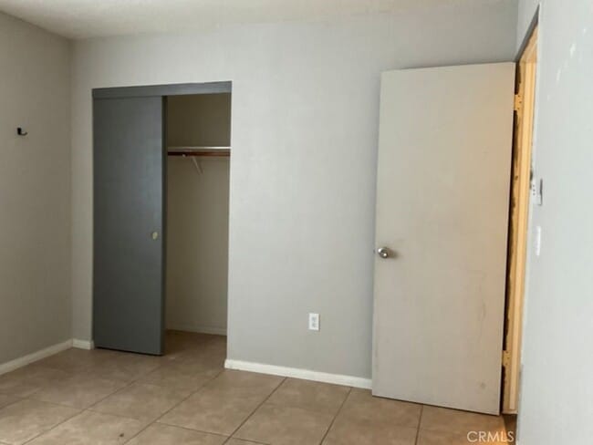 Building Photo - 17965 Live Oak St