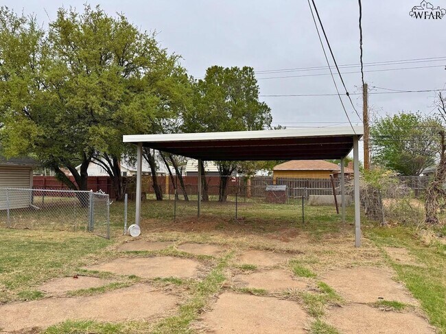 Building Photo - 1818 Collins Ave