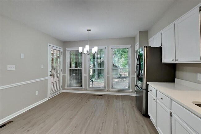 Building Photo - 385 Deerwood Dr