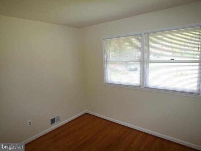 Building Photo - 1103 Roberta Ct