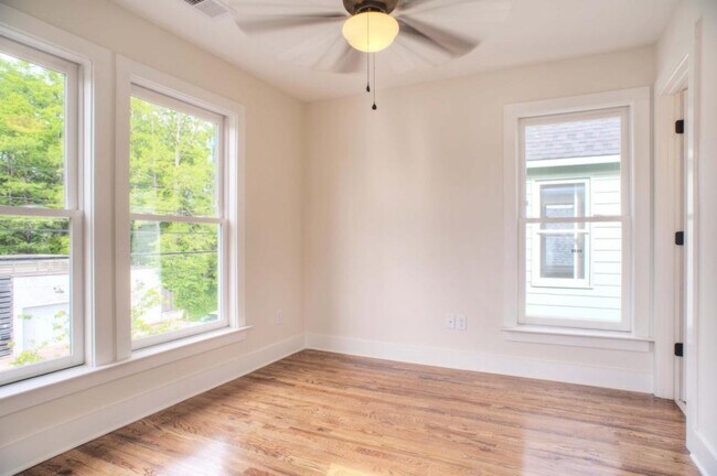Building Photo - 183 Looney