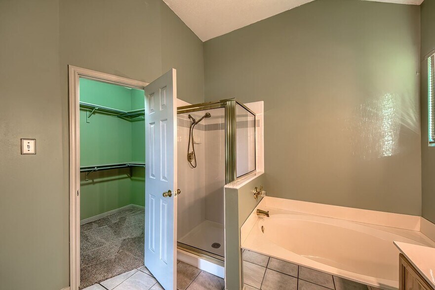 Building Photo - 6143 Ashford Point Dr
