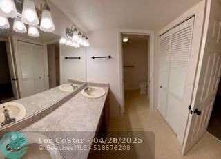 Building Photo - 1440 N Lawnwood Cir