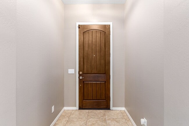 Building Photo - Rare opportunity to lease a house of this ...