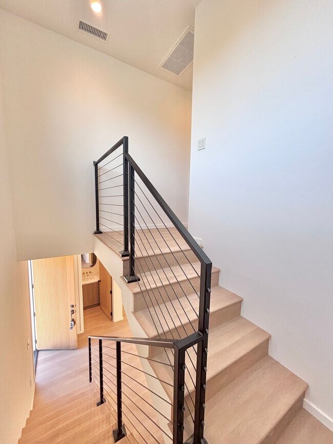 Building Photo - 17852 Saticoy St