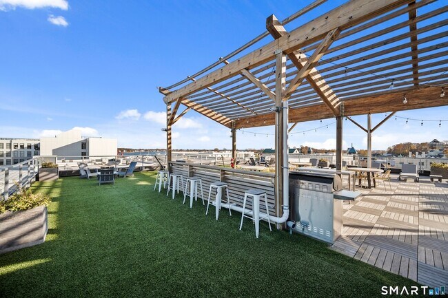 Building Photo - 19 Day St