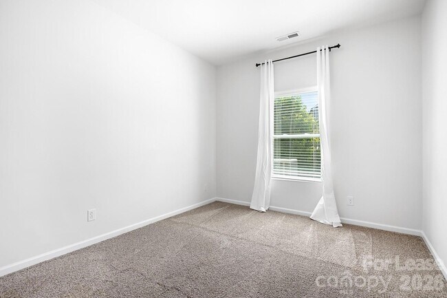 Building Photo - 2059 Blue Iris Dr