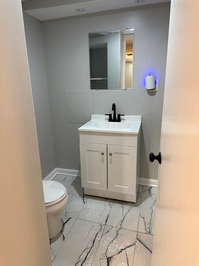 Building Photo - 5-Bedroom 2-Bath Completely Renovated!