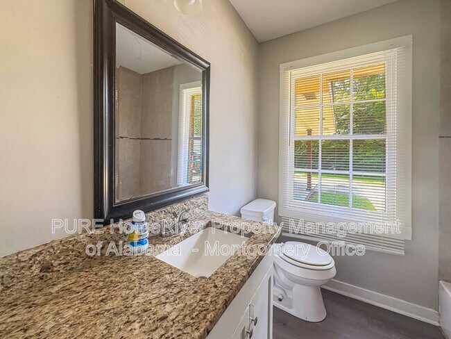 Building Photo - 1701 Longmeadow Dr