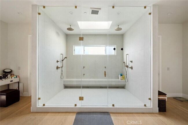 Building Photo - 15547 Valley Vista Blvd