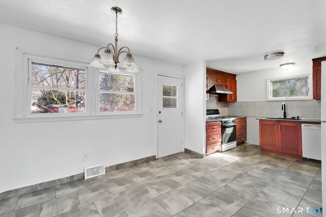 Building Photo - 178 Kelly Rd