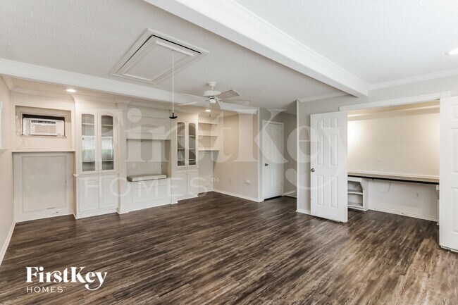 Building Photo - 1008 Micarta Dr