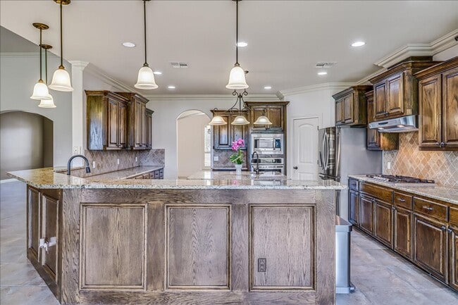 Building Photo - 6241 Lago Vista Dr