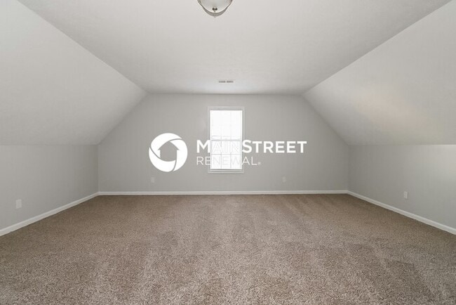 Building Photo - 5 Bedroom Pet-Friendly Home in Jackson, TN with Main Street Renewal