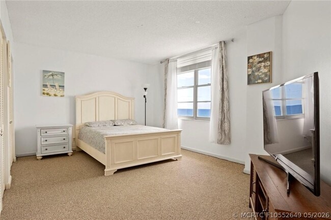 Building Photo - 3725 S Ocean Dr
