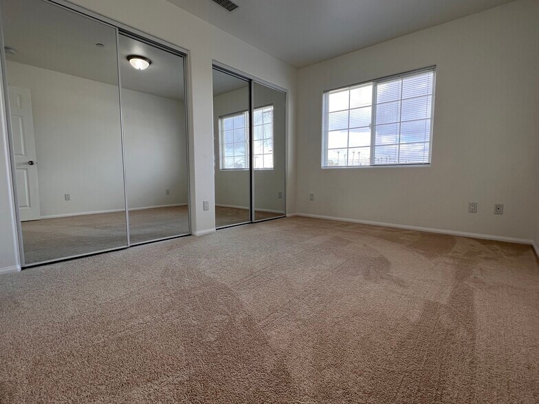Building Photo - 16510 La Salle Ave