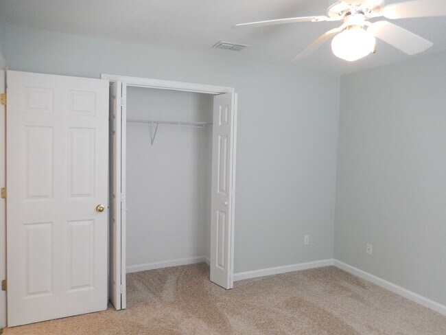 Building Photo - LOVELY 4/2.5 in Buck Lake Area on 1 Acre w/ 2 Car Garage, Washer/Dryer, Lawn Maint, & 2228 sq ft!...
