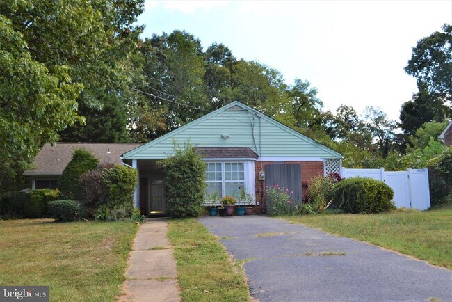 Building Photo - 3809 Whispering Ln