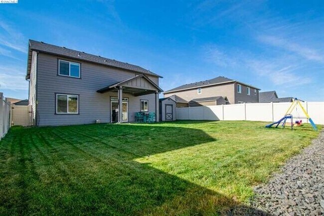 Building Photo - 1710 SW Panorama Dr