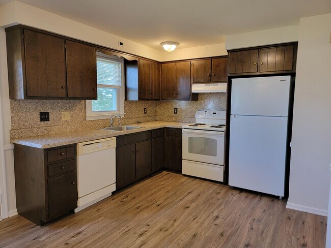 Building Photo - 2209 Harmony Hill Dr
