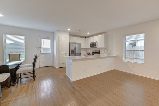 Building Photo - 3110-3110 Spanish Oak Ln