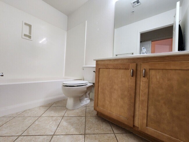 Building Photo - Luxury Mid-rise Condo unit  located on the...