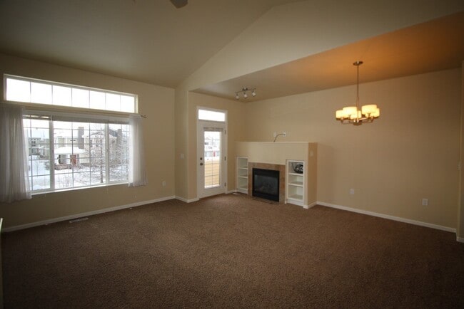 Building Photo - 3 Bedroom Condo close to JBER!
