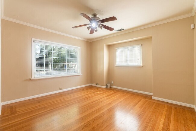 Building Photo - 3440 H St