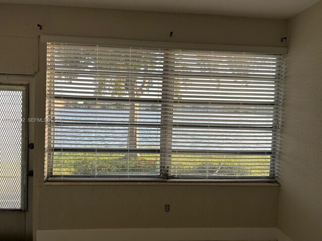 Building Photo - 270 NE 191st St