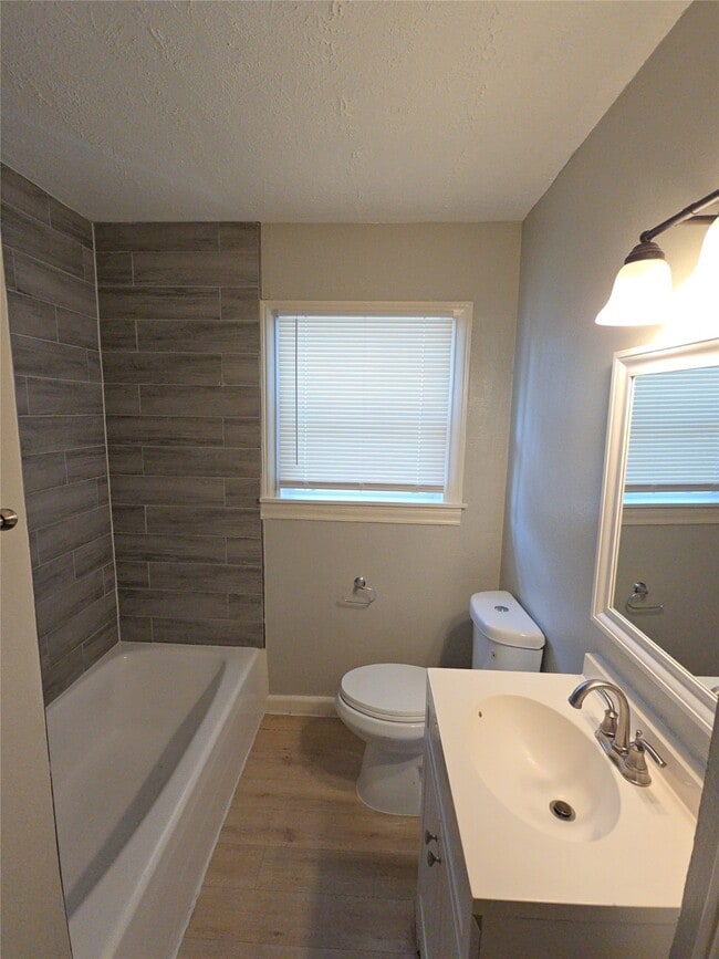 Building Photo - 2705 S Crockett St