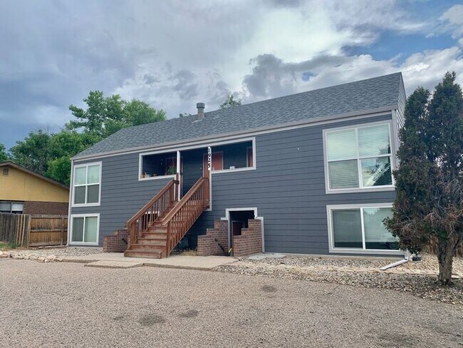 Building Photo - 2 Week Off First Months Rent!!! Recently Upgraded 2 Bedroom Apt Near Horsetooth!