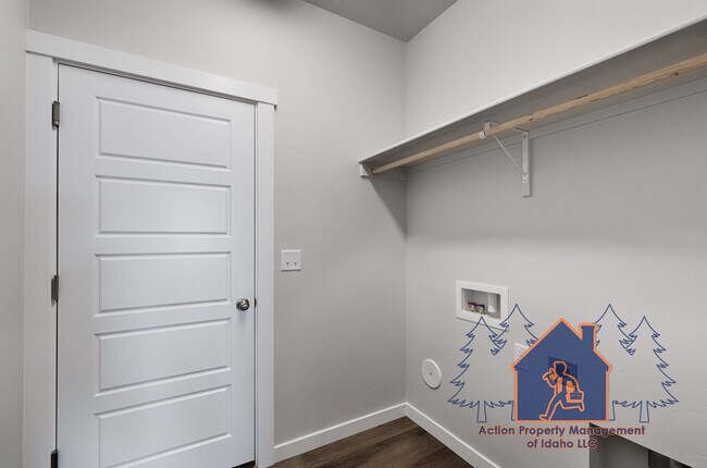 Building Photo - 18405 N Sweet William Ave