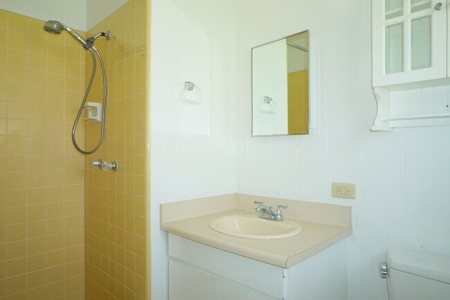 Building Photo - Pet Friendly Kailua House