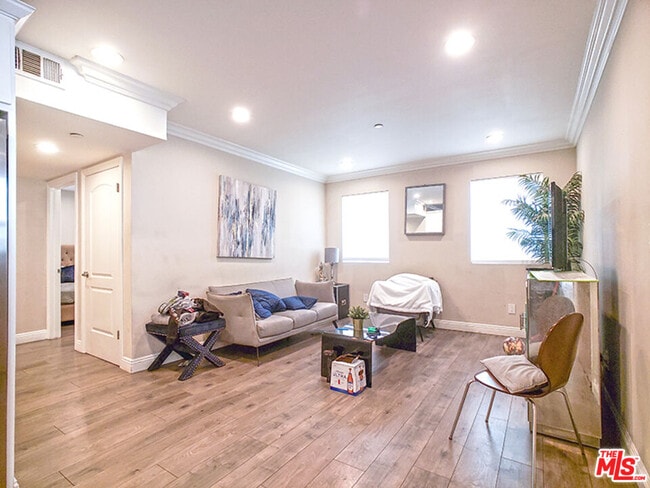 Building Photo - 965 N Wilton Pl