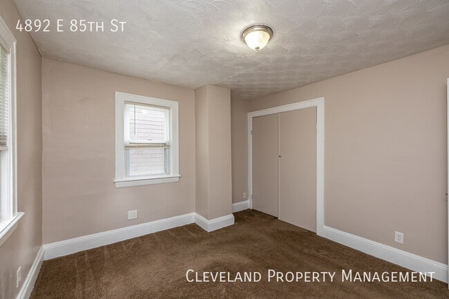 Building Photo - Wonderfully Renovated Colonial