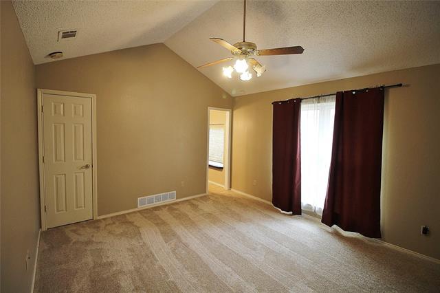 Building Photo - 906 Moore St