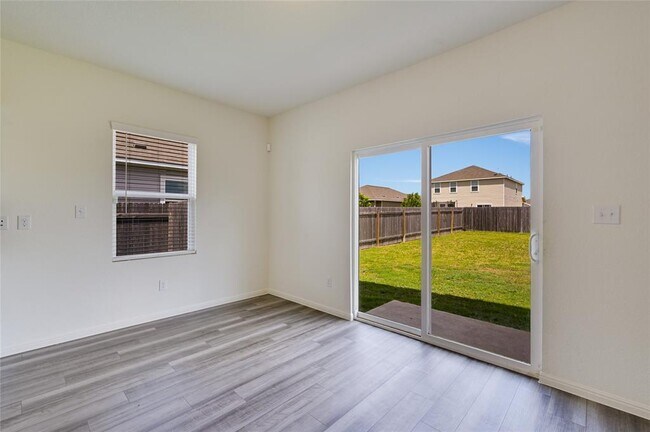 Building Photo - 268 Wren Ln