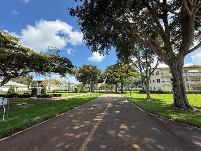 Building Photo - 84 Mansfield B