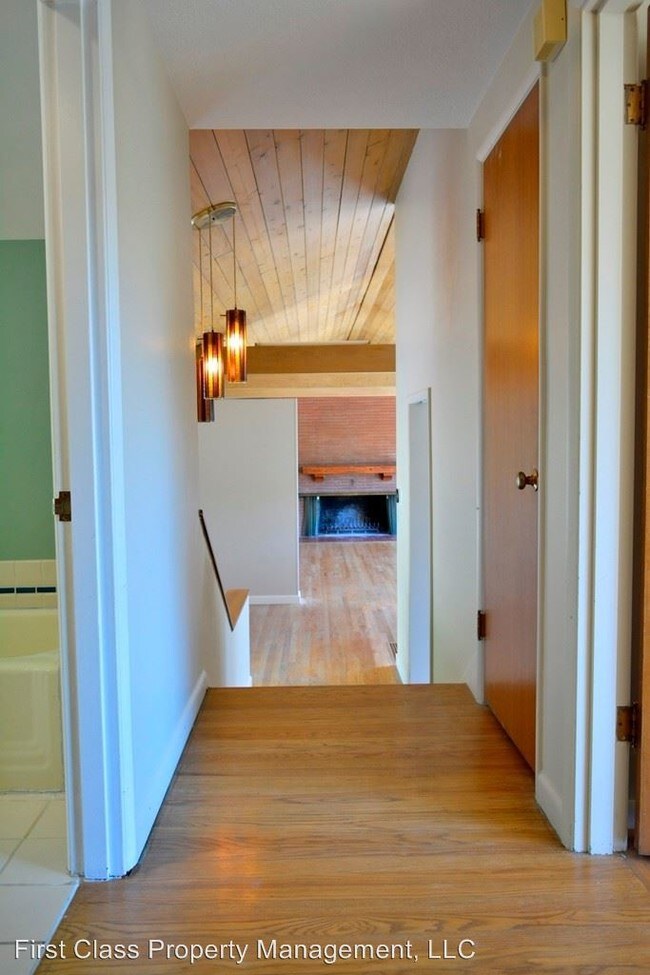 Building Photo - 3 br, 2 bath House - 2730 NW Calumet Terrace