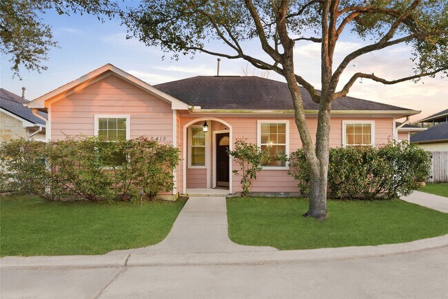 Building Photo - 415 San Julio St