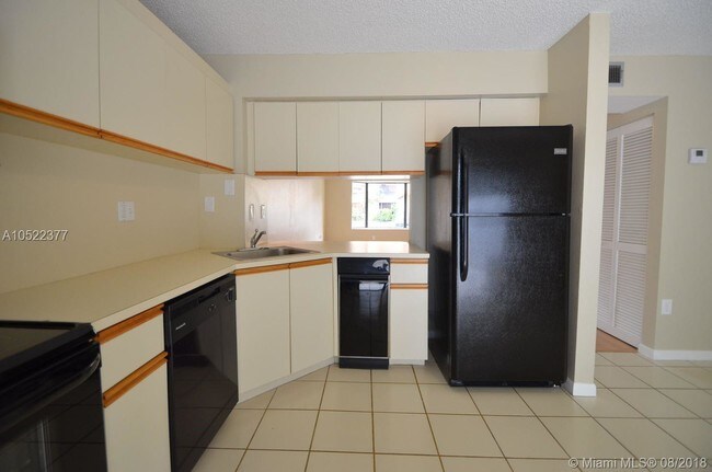 Building Photo - 10289 SW 77th Ct