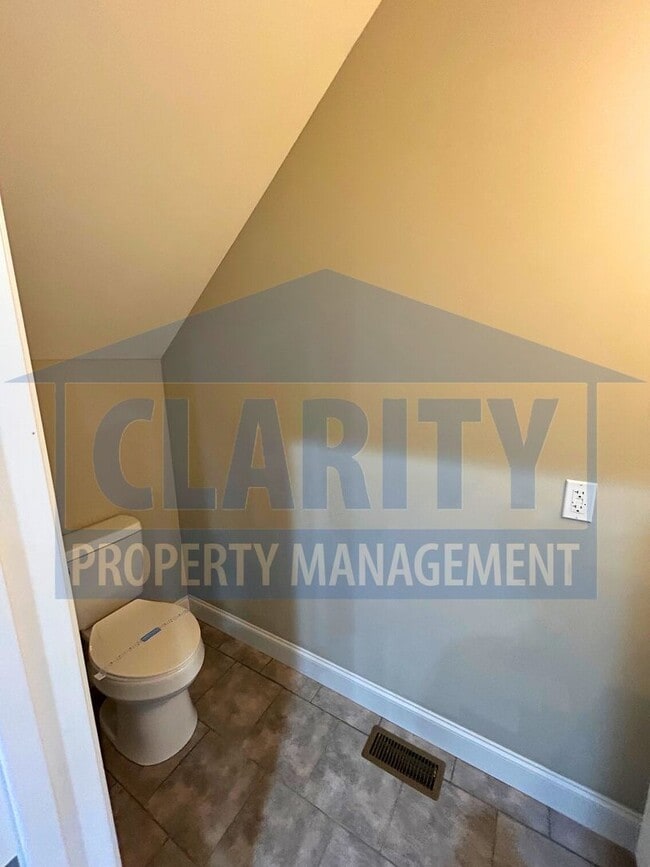 Building Photo - Two bedroom townhome in great, central location!