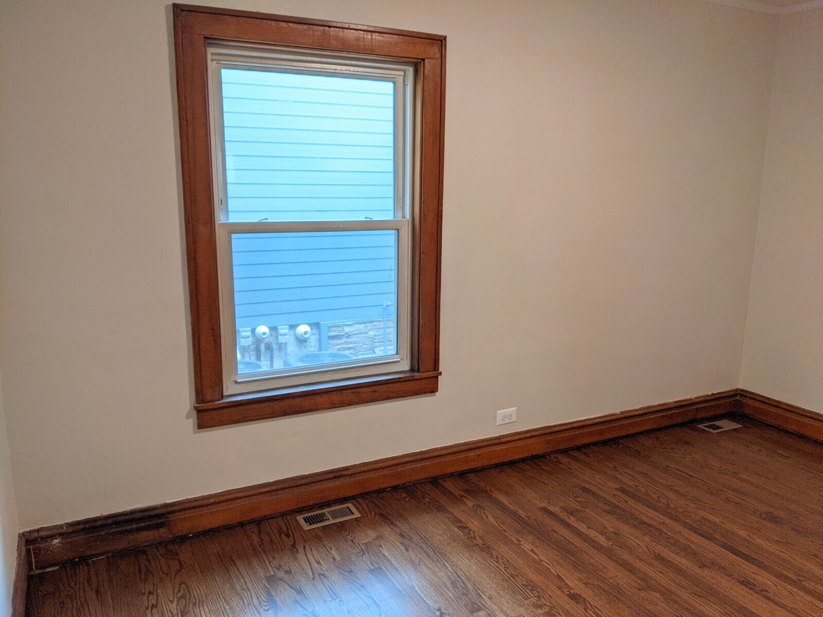 Building Photo - 1025 Sherman Ave