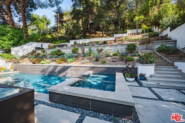 Building Photo - 3116 Beachwood Dr