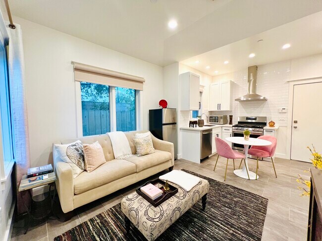 Adjoining kitchen and dining nook - 4206 Pomona Ave