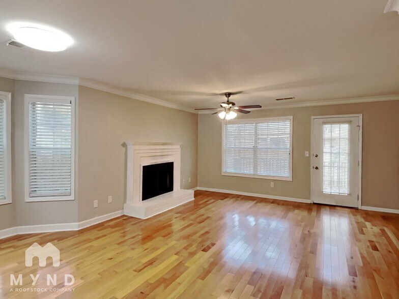 Building Photo - 5210 Laurel Bridge Dr SE