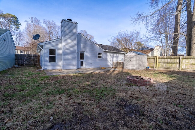 Building Photo - 1305 Eaglewood Dr