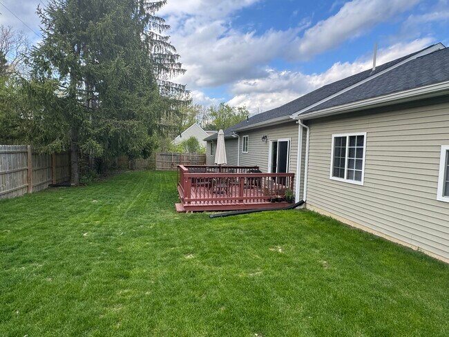 Building Photo - 6 Maple Vlg Ct